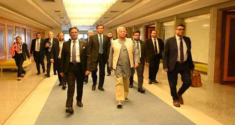 ঢাকার পথে প্রধান উপদেষ্টা