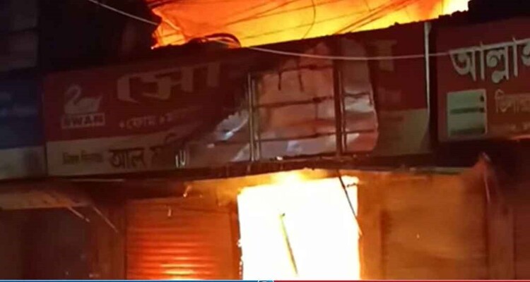 রাজধানীর মোহাম্মদপুর কৃষি মার্কেটের আগুন নিয়ন্ত্রণে
