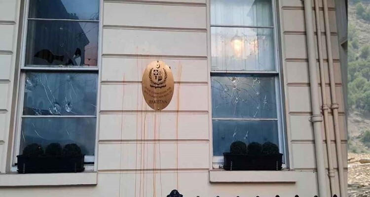 লন্ডনে পাকিস্তান হাইকমিশনে ভারতীয়দের হামলা