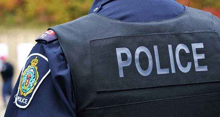 নিজ বাসা থেকে পুলিশ সদস্যের ঝুলন্ত লাশ উদ্ধার