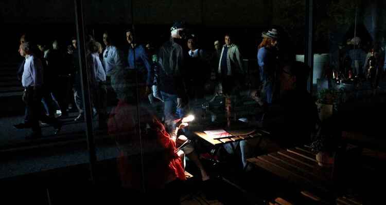 অন্ধকারে স্পেন ও পর্তুগাল, স্বাভাবিক হতে লাগবে ১০ ঘণ্টা