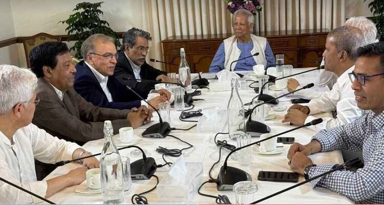 প্রধান উপদেষ্টার নেতৃত্বে ঐকমত্য কমিশনের বৈঠক অনুষ্ঠিত