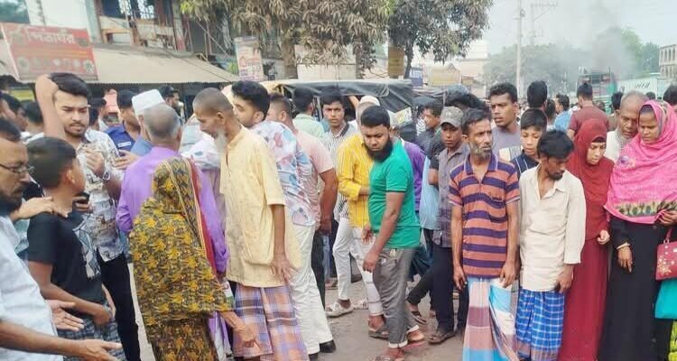 বাসচাপায় বাবা-মেয়ে নিহত, হাসপাতালে মৃত্যুশয্যায় আরেক মেয়েসহ মা