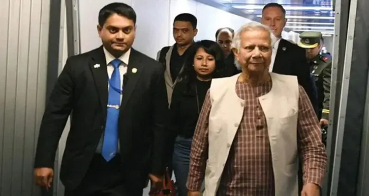 দেশে ফিরেছেন প্রধান উপদেষ্টা