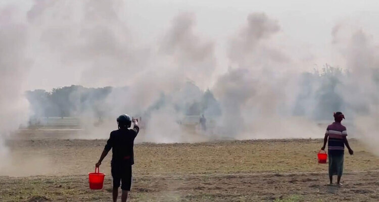 আধিপত্য বিস্তার নিয়ে দু’পক্ষের সংঘর্ষ, শতাধিক হাতবোমা বিস্ফোরণ