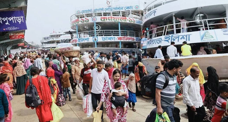 ঈদের ছুটি শেষে রাজধানীতে ফিরছে মানুষ, সদরঘাটে উপচেপড়া ভিড়