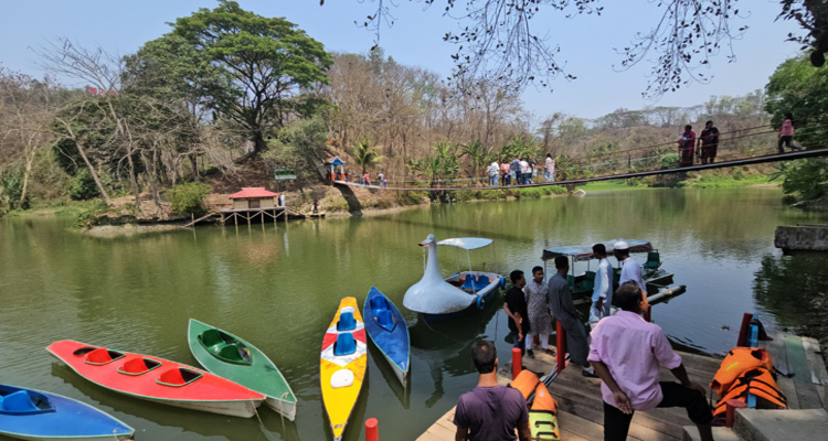 ঈদের ছুটিতে পর্যটকে মুখর বান্দরবান