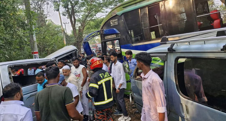 চট্টগ্রামের লোহাগাড়ার একই এলাকায় ফের দুর্ঘটনা, নিহত ৮