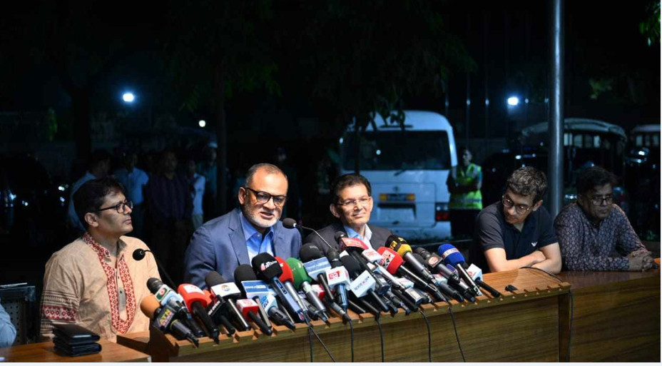 শুল্ক নিয়ে মার্কিন প্রশাসনের সঙ্গে আলোচনা করবেন প্রধান উপদেষ্টা