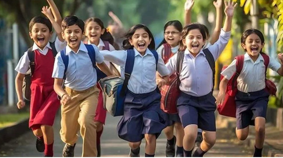 প্রাথমিক বিদ্যালয়ে ক্লাস শুরু, মাধ্যমিক খুলবে বুধবার