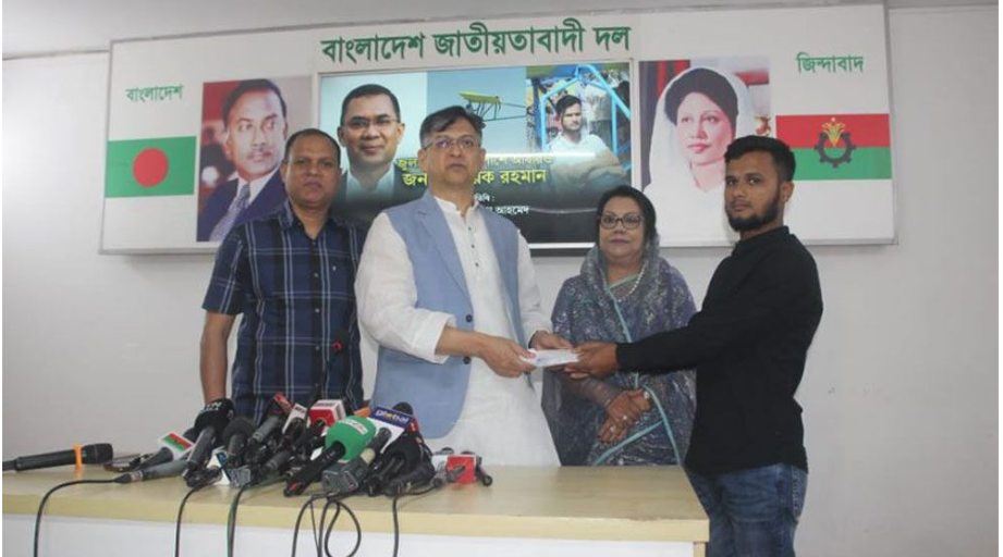 বিমান বানিয়ে ভাইরাল জুলহাসকে আবারও আর্থিক সহায়তা দিলেন তারেক রহমান