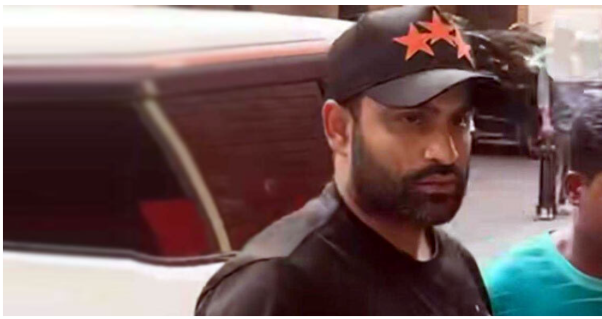 সিঙ্গাপুর থেকে ফিরে শেরে বাংলায় মোহামেডান ড্রেসিংরুমে তামিম