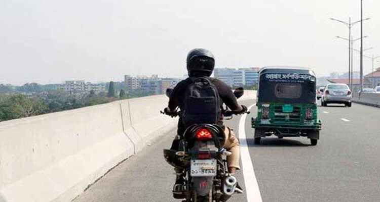 প্রথমবার এলিভেটেড এক্সপ্রেসওয়েতে মোটরসাইকেল, চালকদের উচ্ছ্বাস