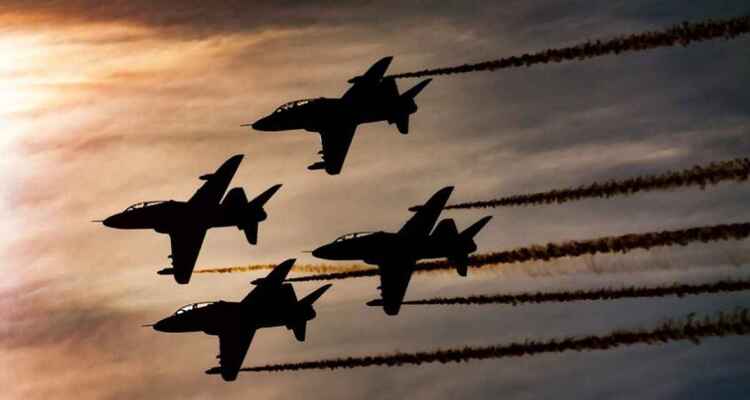 পাকিস্তানের পাল্টা আঘাতে ভারতের ৫ যুদ্ধবিমান ভূপাতিত