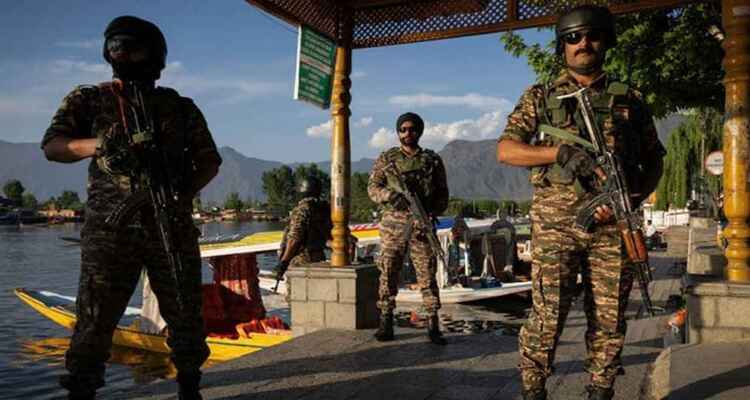 পাকিস্তানের তীব্র গোলাবর্ষণে ভারতীয় সেনা নিহত