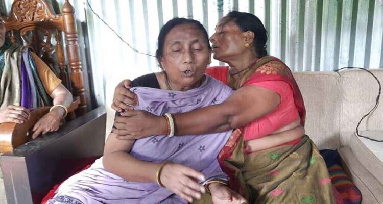 এএসপি পলাশের অন্ত্যেষ্টিক্রিয়া সম্পন্ন, শোকে বারবার মূর্ছা যাচ্ছেন মা 