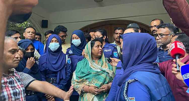 নানান নাটকীয়তার পর নারায়ণগঞ্জে আইভি গ্রেফতার