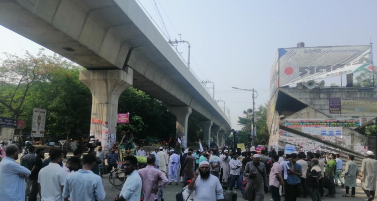 শাহবাগে দ্বিতীয় দিনের মতো চলছে ছাত্র-জনতার বিক্ষোভ