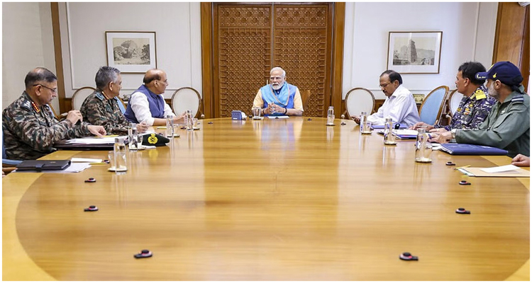 ভারতের সশস্ত্র বাহিনীর প্রধানদের সঙ্গে মোদির জরুরি বৈঠক