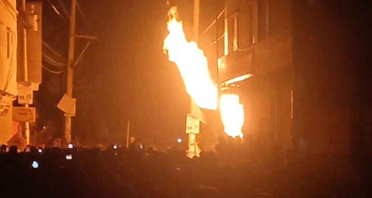 গ্যাস সিলিন্ডার লিকেজ থেকে আগুন, নিয়ন্ত্রণে ৪ ইউনিট