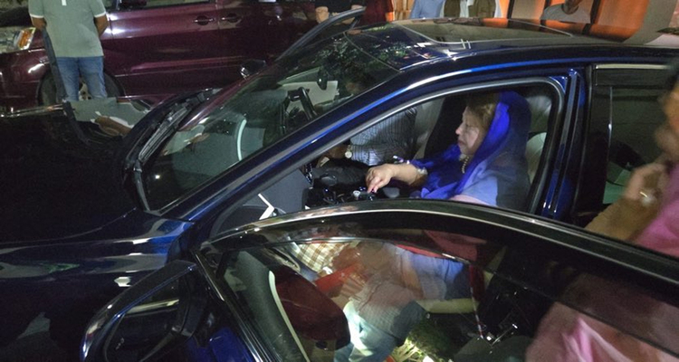 পারিবারিক অনুষ্ঠানে গেলেন খালেদা জিয়া