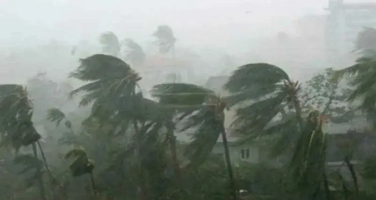 রাতে দেশের ৮ অঞ্চলে ঝড়ের আভাস, নদীবন্দরে সতর্কতা