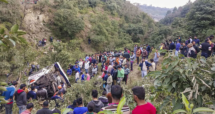 শ্রীলঙ্কায় বাস খাদে পড়ে নিহত ১৫