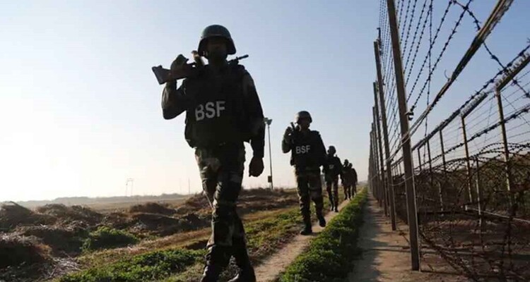 এবার এসএসসি পরীক্ষার্থীসহ ২ বাংলাদেশিকে ধরে নিয়ে গেছে বিএসএফ