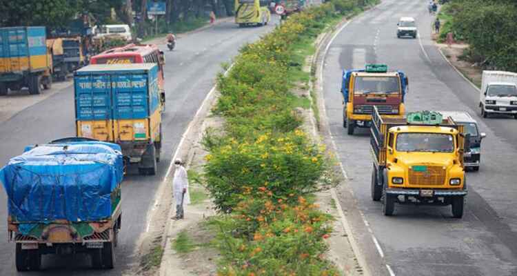 ঈদে ছয় দিন মহাসড়কে ট্রাক-লরি চলবে না: সরকারের উপদেষ্টা
