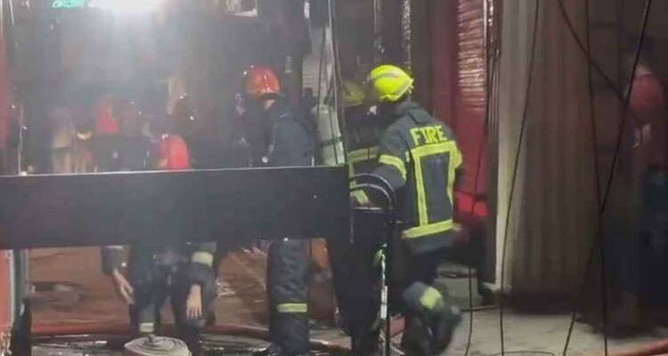 পুরানা পল্টনে আগুন, নিয়ন্ত্রণে ৭ ইউনিট 