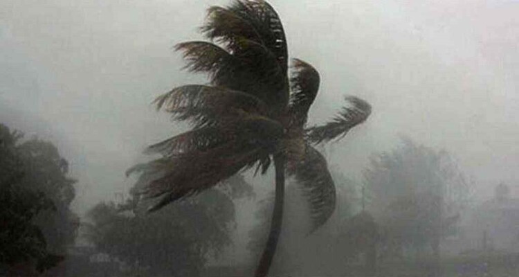 ১০ অঞ্চলে ঝড়ের পূর্বাভাস, নৌবন্দরে সতর্ক সংকেত