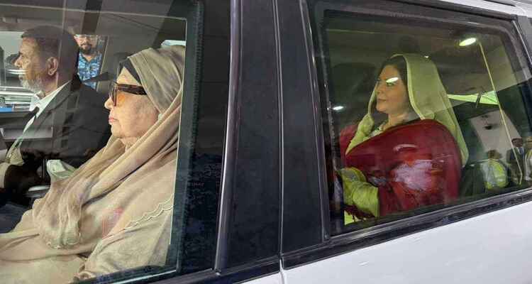 দুই পুত্রবধূকে নিয়ে ‘ফিরোজার’ পথে খালেদা জিয়া