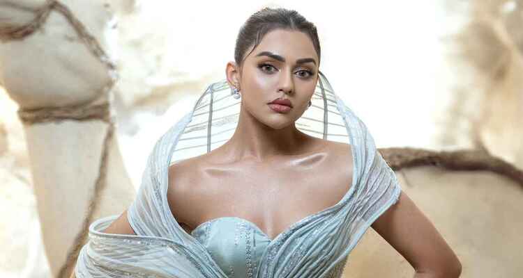 নুসরাত ফারিয়া বিমানবন্দরে আটক