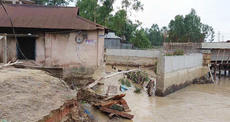 শেরপুরে সোমেশ্বরী নদীর বাঁধ ভেঙে কয়েকটি গ্রাম প্লাবিত