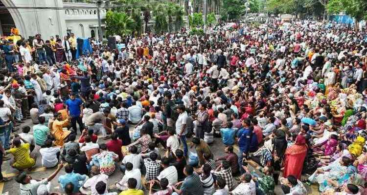 নগর ভবনে ব্লকেড, চারিদিকে দুর্ভোগ