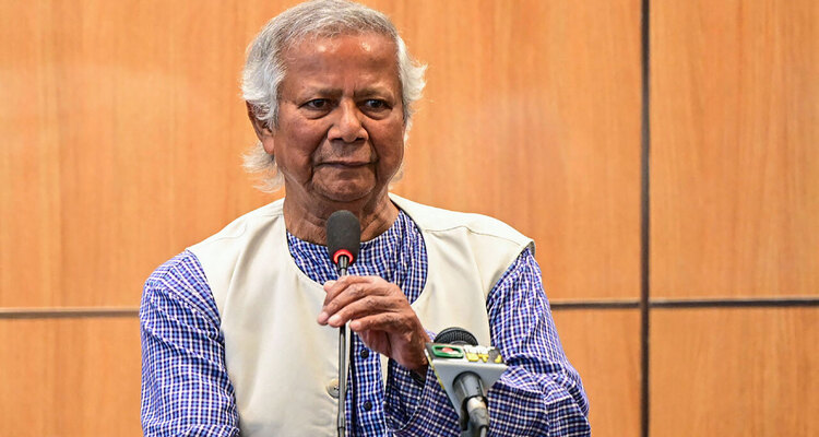 আইনশৃঙ্খলা পরিস্থিতি নিয়ে তিন বাহিনীপ্রধানের সঙ্গে প্রধান উপদেষ্টার বৈঠক