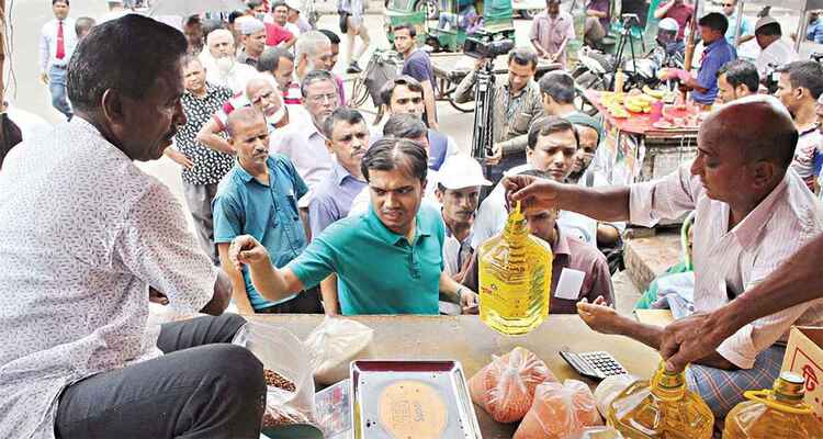 ভোজ্যতেলের দাম বাড়াল টিসিবি