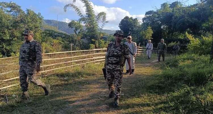 ভারতে বন্দুকযুদ্ধে নিহত ১০