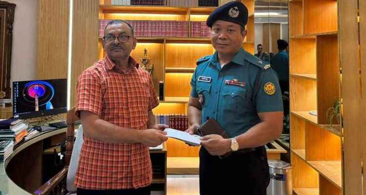 মব সামলিয়ে পুরস্কৃত ধানমন্ডি থানার ওসি