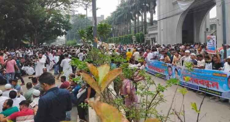 ইশরাকের শপথ চেয়ে নগর ভবনের সামনে আজও বিক্ষোভ