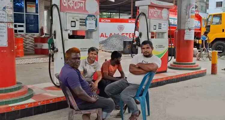 কমিশন বৃদ্ধির আশ্বাসে পেট্রোল পাম্পের ধর্মঘট প্রত্যাহার