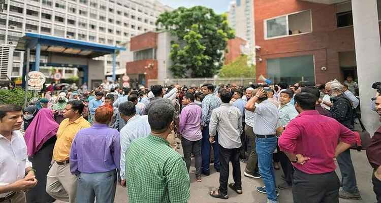 কর্মচারীদের প্রতিবাদের মাঝেই ‘সরকারি চাকরির অধ্যাদেশ’ জারি