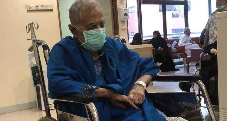 আবদুল হামিদের ‘বিধ্বস্ত’ ছবি শেয়ার করে ছেলে যা লিখলেন