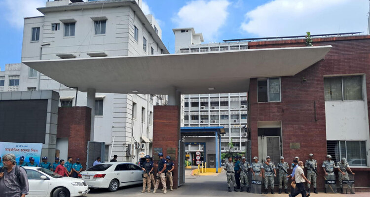 সচিবালয় ঘিরে কঠোর নিরাপত্তা ব্যবস্থা, সোয়াট ও বিজিবি মোতায়েন