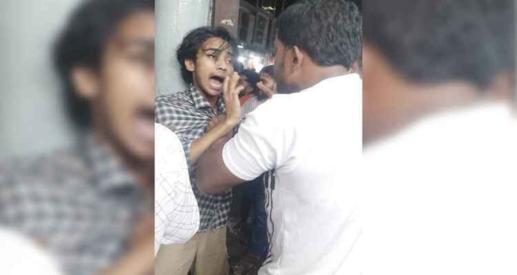 ঢাবি শিক্ষার্থীদের ‘চোর’ বলে মারধর, ২ ব্যবসায়ী গ্রেফতার