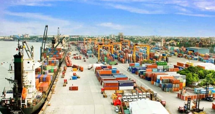 চট্টগ্রাম বন্দরে রেকর্ড কনটেইনার জট