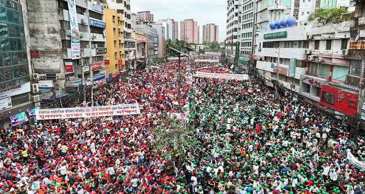 নির্ধারিত সময়ের আগেই নয়াপল্টন ছাড়িয়েছে মিছিল, চারিদিকে যানজট
