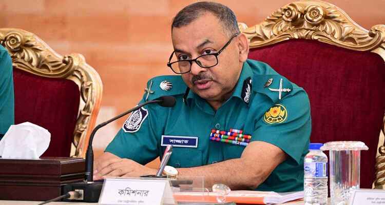 নিষিদ্ধ দলটির ব্যাপারে সর্বোচ্চ সতর্ক থাকতে হবে: ডিএমপি কমিশনার