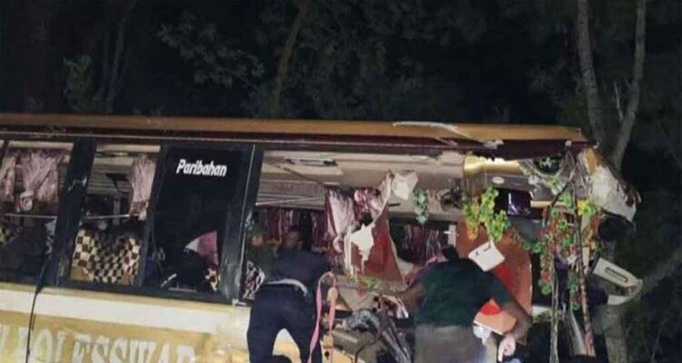 গোপালগঞ্জে বাস-ট্রাক সংঘর্ষে নিহত ৩