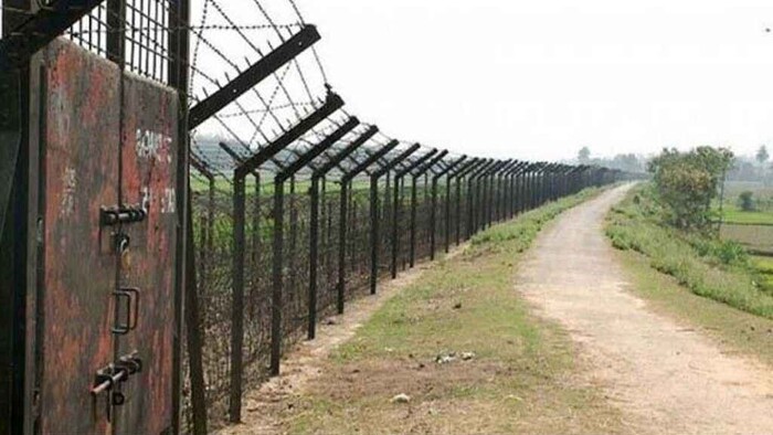 বিরামপুর সীমান্ত দিয়ে ১৫ জনকে ঠেলে পাঠাল বিএসএফ